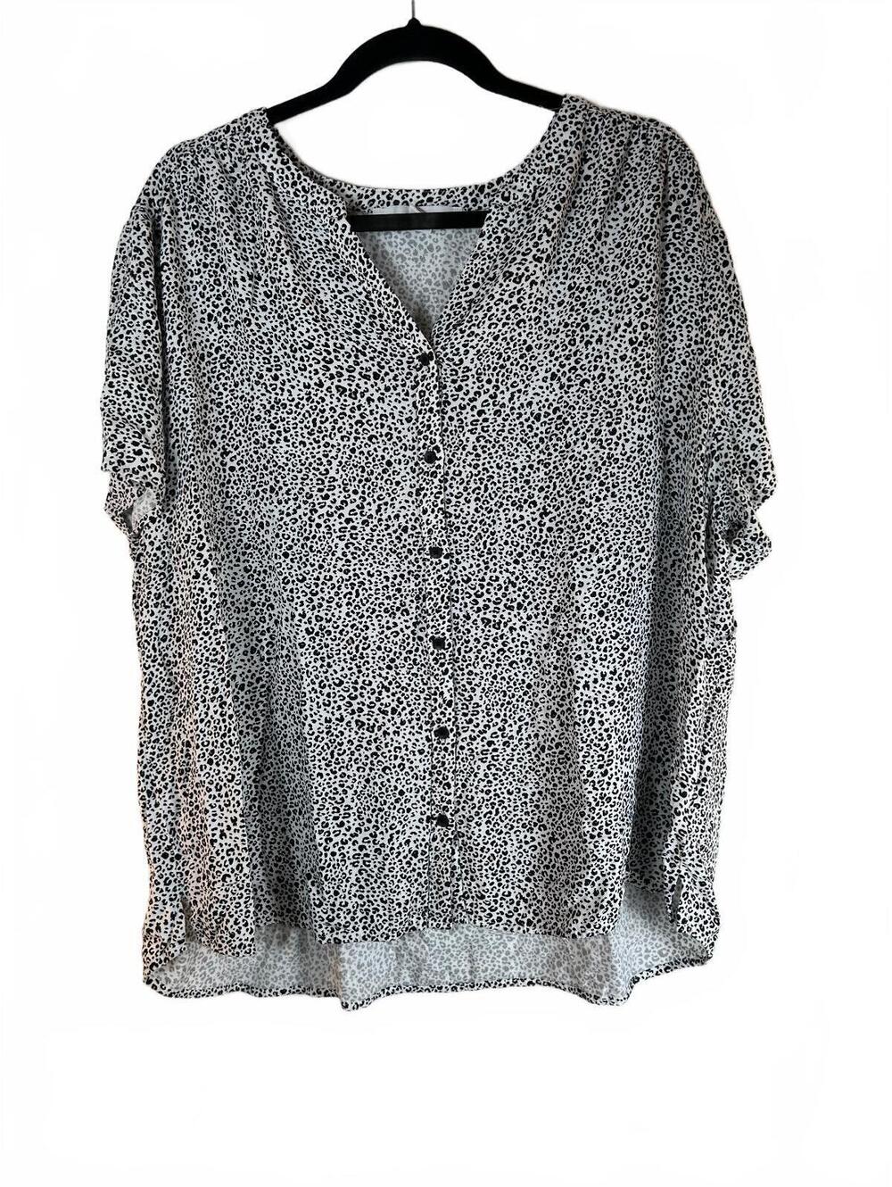 AMAZON ESSENTIALS Women’s Button Down Short Sleeve Leopard Print Top / Size: XXL